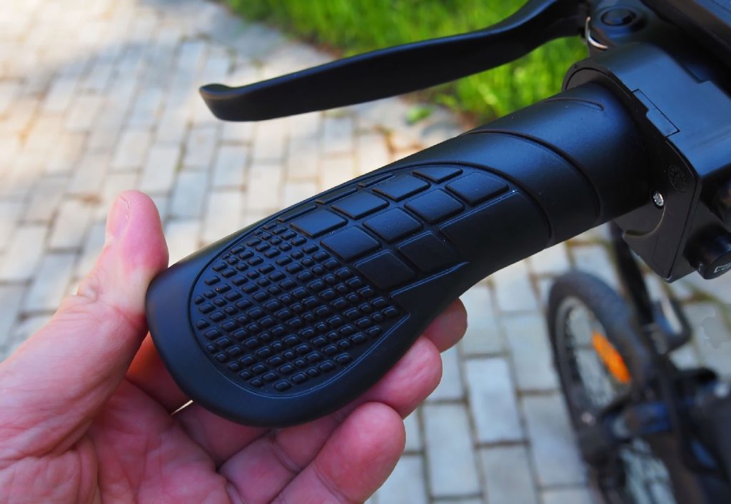 Throttle-Controlled E-Bikes