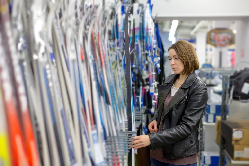 woman buying ski