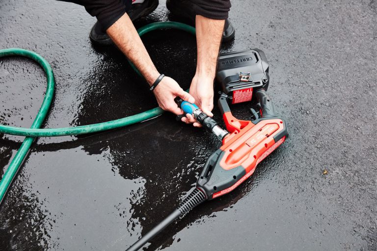 CRAFTSMAN Battery Operated Pressure Washer Cleaning Power